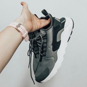 ✰ women’s N I K E huarache ✰
